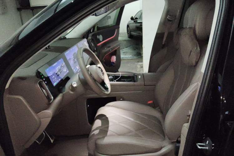 Used Hima AITO M9 2025 Extended-Range Max Version 52 kWh 5-Seater Edition Left Front Seat