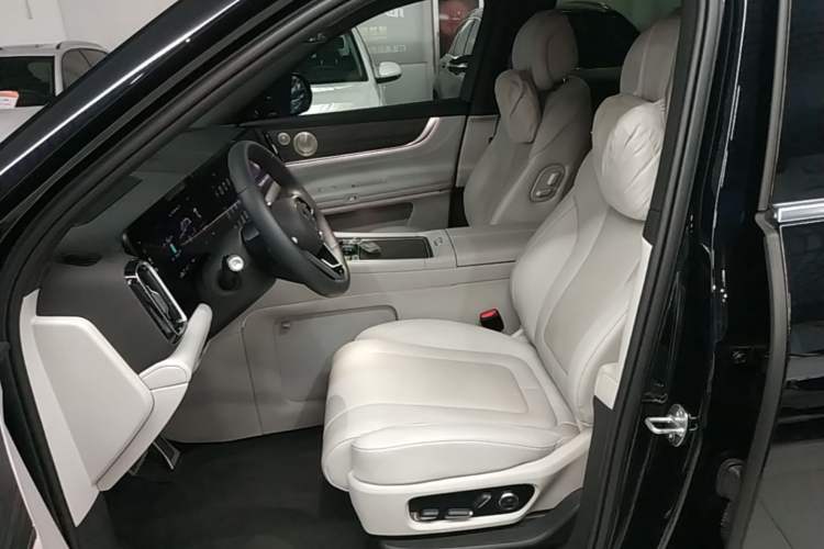 Used Hima AITO M9 2025 Extended-Range Max Version 52 kWh 5-Seater Edition Left Front Seat