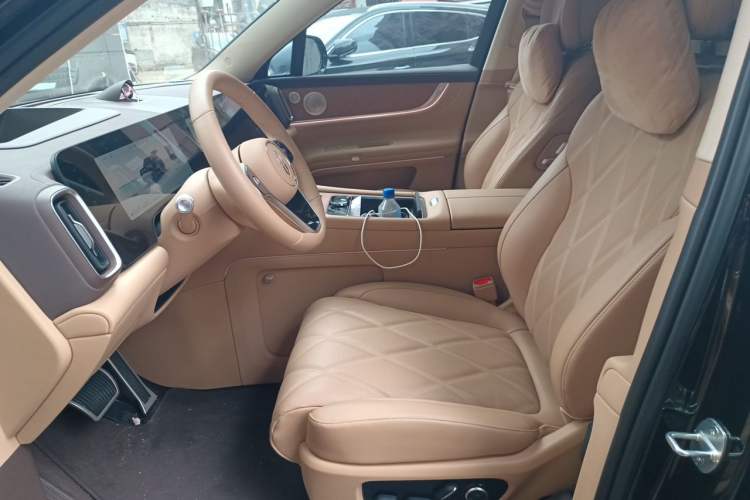 Used Hima AITO M9 2025 Extended-Range Ultra Version 52 kWh 6-Seater Left Front Seat