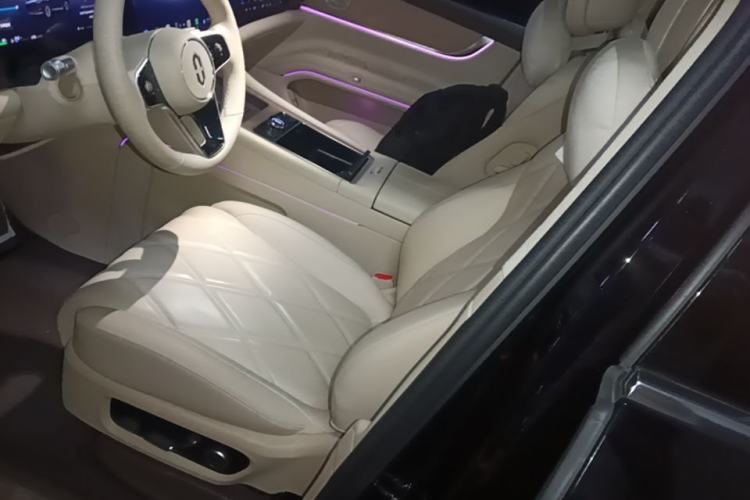 Used Hima AITO M9 2025 Extended-Range Ultra Version 52 kWh 6-Seater Left Front Seat