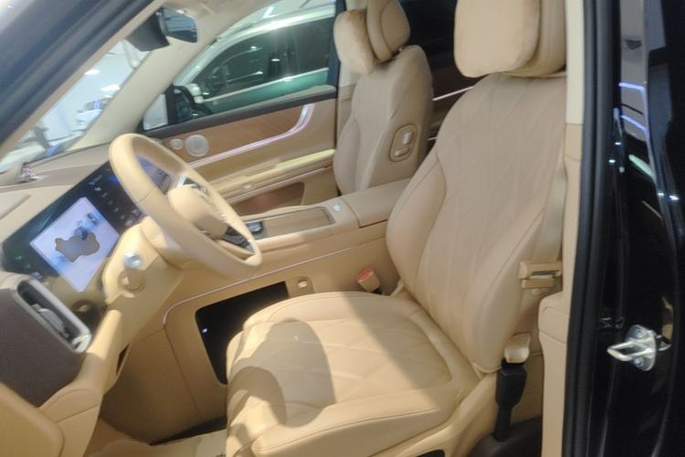 Used Hima AITO M9 2025 Extended-Range Ultra Version 52 kWh 5-Seater Edition Left Front Seat