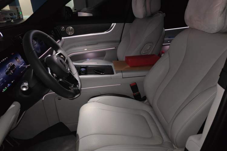 Used Hima AITO M9 2025 Extended-Range Ultra Version 52 kWh 6-Seater Left Front Seat