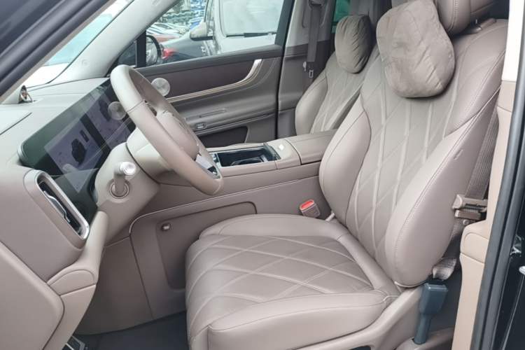 Used Hima AITO M9 2025 Extended-Range Ultra Version 52 kWh 6-Seater Left Front Seat