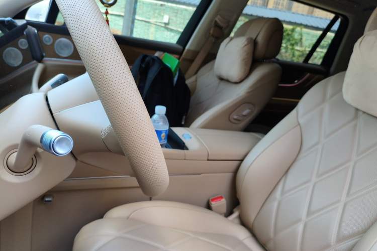 Used Hima AITO M9 2025 Extended-Range Max Version 52 kWh 6-Seater Edition Left Front Seat