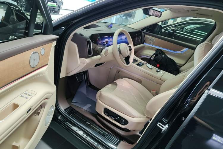 Used Hima AITO M9 2025 Extended-Range Ultra Version 52 kWh 6-Seater Left Front Seat