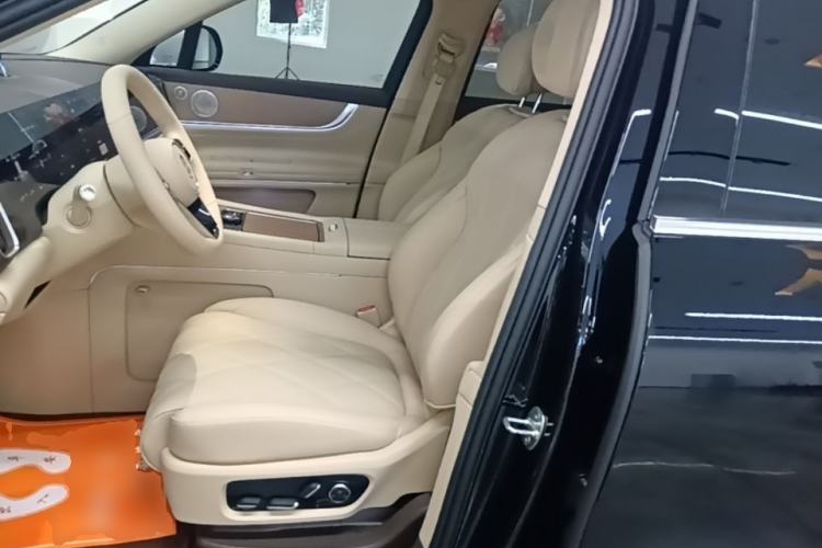 Used Hima AITO M9 2025 Extended-Range Ultra Version 52 kWh 6-Seater Left Front Seat