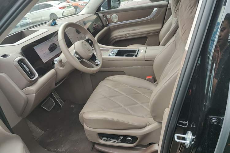 Used Hima AITO M9 2025 Extended-Range Ultra Version 52 kWh 6-Seater Left Front Seat