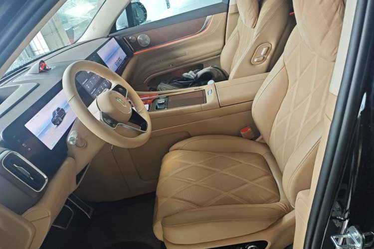 Used Hima AITO M9 2025 Extended-Range Ultra Version 52 kWh 6-Seater Left Front Seat