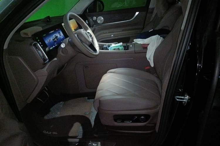 Used Hima AITO M9 2025 Extended-Range Ultra Version 52 kWh 6-Seater Left Front Seat