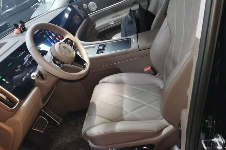 Used Hima AITO M9 2025 Extended-Range Ultra Version 52 kWh 5-Seater Edition Left Front Seat