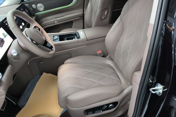 Used Hima AITO M9 2025 Extended-Range Ultra Version 52 kWh 5-Seater Edition Left Front Seat