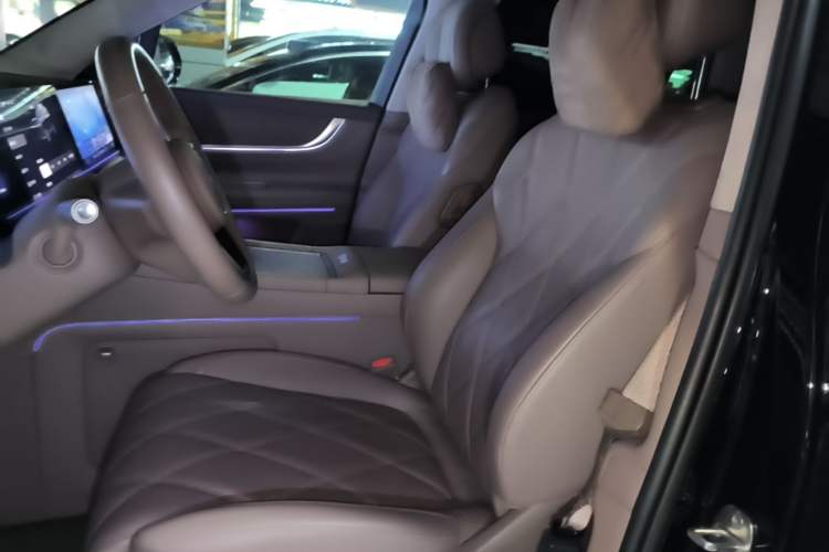 Used Hima AITO M9 2025 Extended-Range Ultra Version 52 kWh 6-Seater Left Front Seat