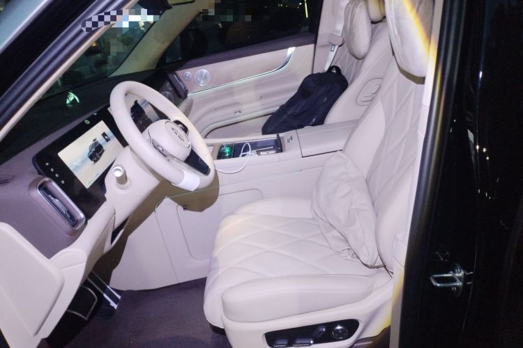 Used Hima AITO M9 2025 Extended-Range Ultra Version 52 kWh 6-Seater Left Front Seat