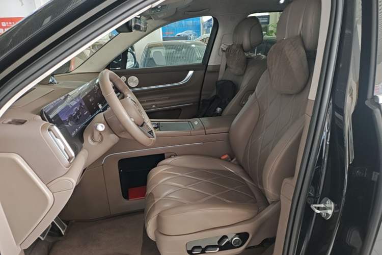 Used Hima AITO M9 2025 Extended-Range Ultra Version 52 kWh 5-Seater Edition Left Front Seat