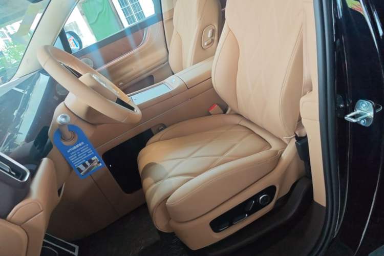 Used Hima AITO M9 2025 Extended-Range Ultra Version 52 kWh 5-Seater Edition Left Front Seat