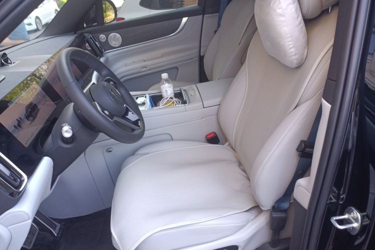 Used Hima AITO M9 2025 Extended-Range Ultra Version 52 kWh 6-Seater Left Front Seat