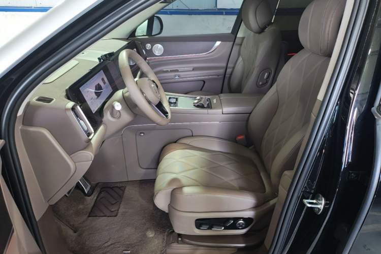 Used Hima AITO M9 2025 Extended-Range Ultra Version 52 kWh 5-Seater Edition Left Front Seat