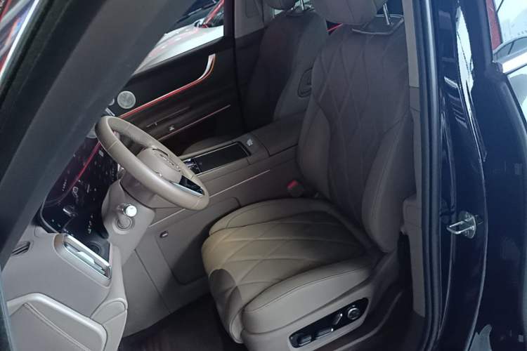 Used Hima AITO M9 2025 Extended-Range Ultra Version 52 kWh 6-Seater Left Front Seat
