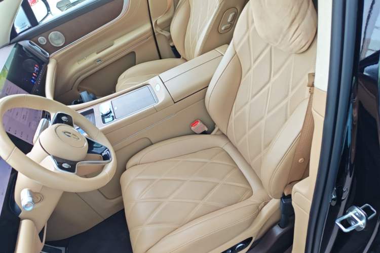 Used Hima AITO M9 2025 Extended-Range Ultra Version 52 kWh 6-Seater Left Front Seat