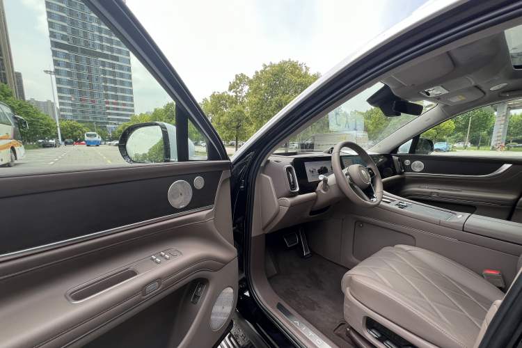 Used Hima AITO M9 2025 Extended-Range Ultra Version 52 kWh 5-Seater Edition Left Front Seat