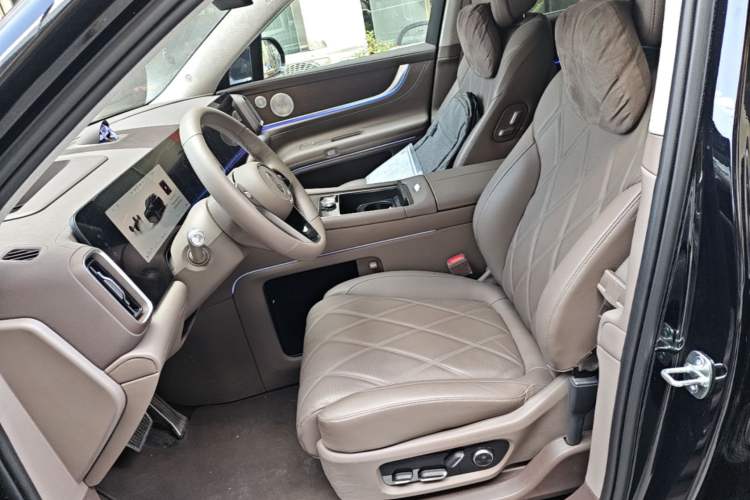 Used Hima AITO M9 2025 Extended-Range Ultra Version 52 kWh 6-Seater Left Front Seat