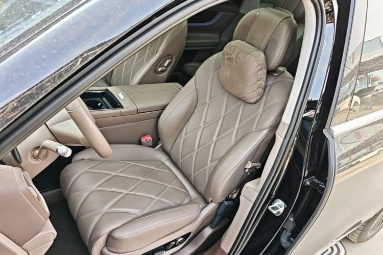 Used Hima AITO M9 2025 Extended-Range Ultra Version 52 kWh 6-Seater Left Front Seat