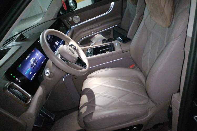 Used Hima AITO M9 2025 Pure Electric Ultra Version 100 kWh 6-Seater Model Left Front Seat