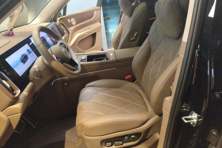 Used Hima AITO M9 2025 Extended-Range Ultra Version 52 kWh 6-Seater Left Front Seat
