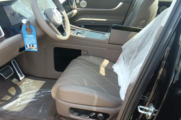 Used Hima AITO M9 2025 Extended-Range Ultra Version 52 kWh 6-Seater Left Front Seat