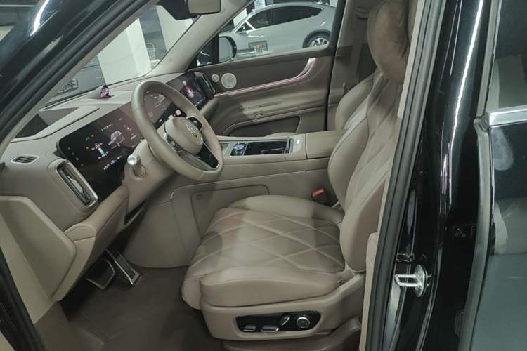 Used Hima AITO M9 2025 Extended-Range Ultra Version 52 kWh 5-Seater Edition Left Front Seat