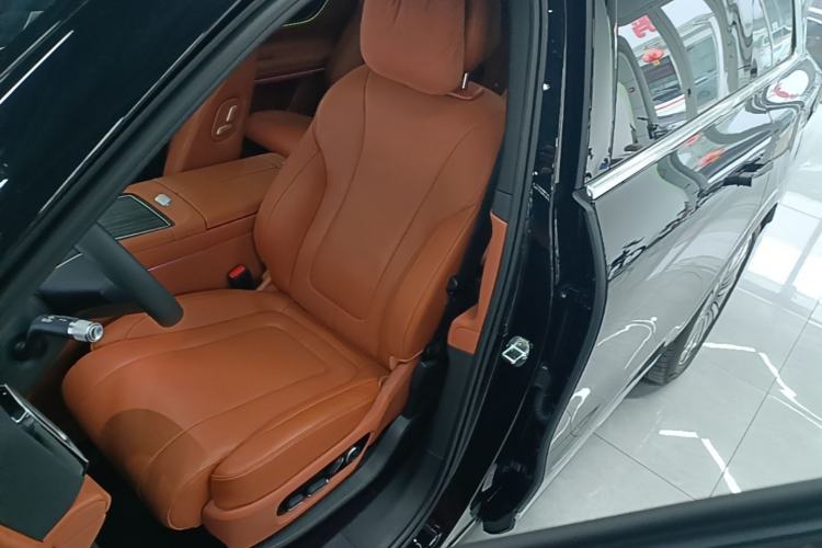 Used Hima AITO M9 2025 Extended-Range Max Version 52 kWh 6-Seater Edition Left Front Seat