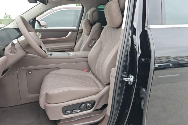 Used Hima AITO M9 2025 Extended-Range Ultra Version 52 kWh 6-Seater Left Front Seat