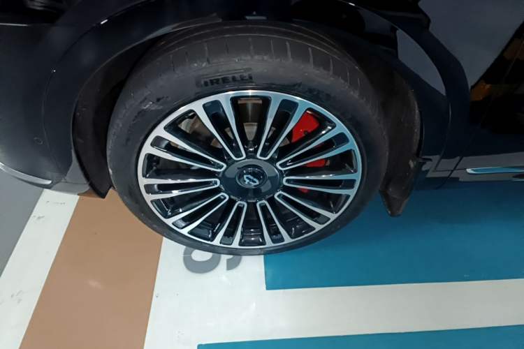 Used Hima AITO M9 2025 Extended-Range Ultra Version 52 kWh 6-Seater Left Front Wheel Hub