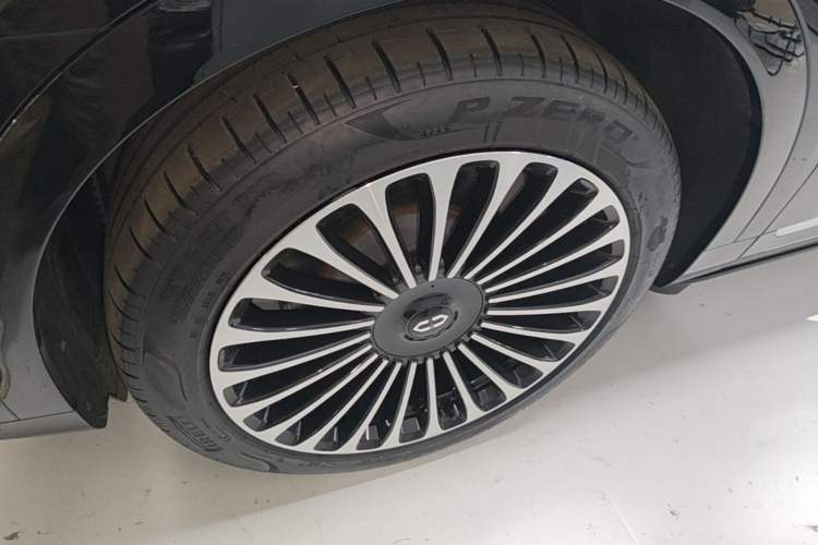 Used Hima AITO M9 2025 Extended-Range Ultra Version 52 kWh 6-Seater Left Front Wheel Hub