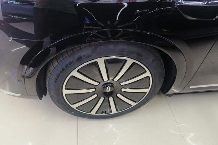 Used Hima AITO M9 2025 Extended-Range Ultra Version 52 kWh 6-Seater Left Front Wheel Hub
