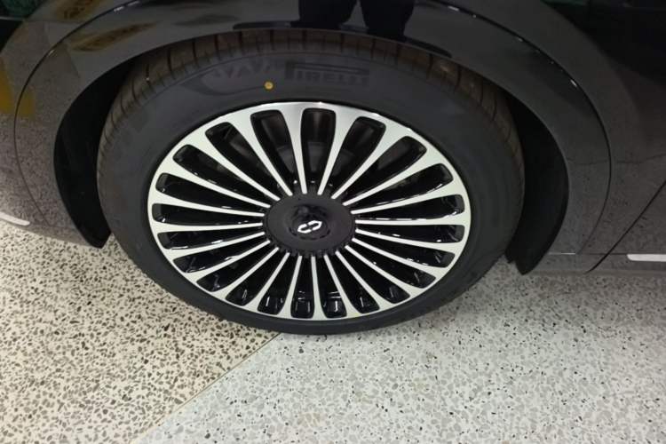 Used Hima AITO M9 2025 Extended-Range Ultra Version 52 kWh 6-Seater Left Front Wheel Hub