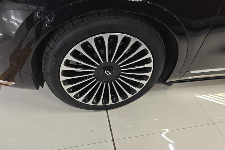 Used Hima AITO M9 2025 Extended-Range Ultra Version 52 kWh 6-Seater Left Front Wheel Hub