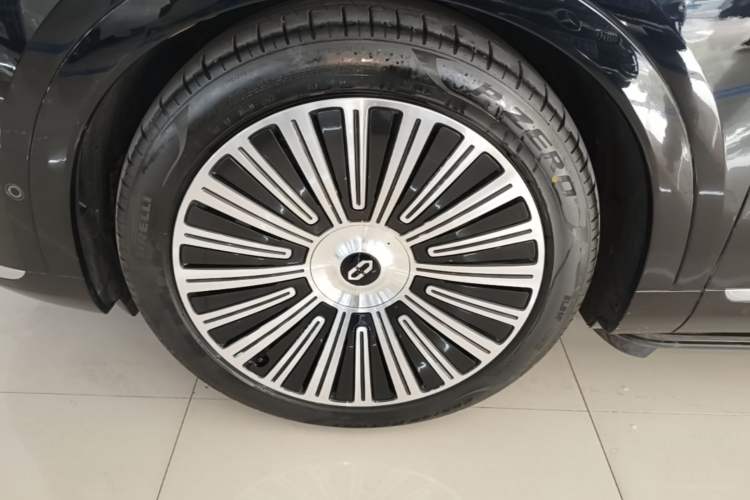 Used Hima AITO M9 2025 Extended-Range Ultra Version 52 kWh 6-Seater Left Front Wheel Hub