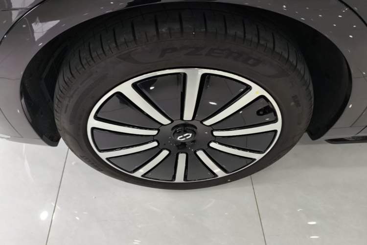Used Hima AITO M9 2025 Extended-Range Ultra Version 52 kWh 6-Seater Left Front Wheel Hub