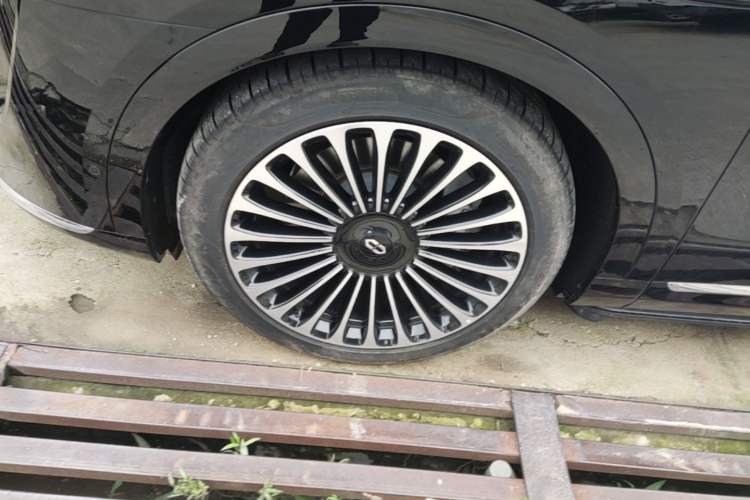 Used Hima AITO M9 2025 Extended-Range Ultra Version 52 kWh 6-Seater Left Front Wheel Hub