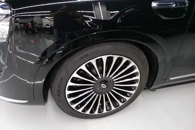 Used Hima AITO M9 2025 Extended-Range Ultra Version 52 kWh 5-Seater Edition Left Front Wheel Hub