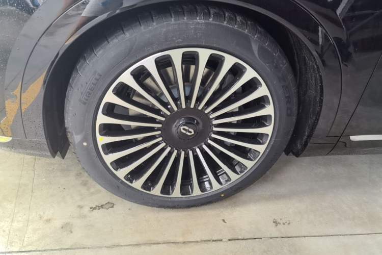 Used Hima AITO M9 2025 Extended-Range Max Version 52 kWh 6-Seater Edition Left Front Wheel Hub