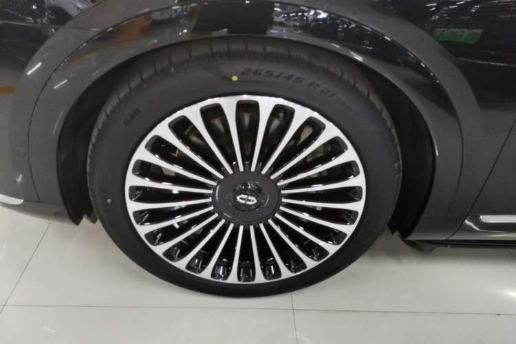 Used Hima AITO M9 2025 Extended-Range Ultra Version 52 kWh 6-Seater Left Front Wheel Hub