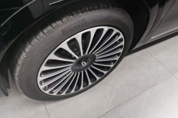 Used Hima AITO M9 2025 Extended-Range Ultra Version 52 kWh 5-Seater Edition Left Front Wheel Hub