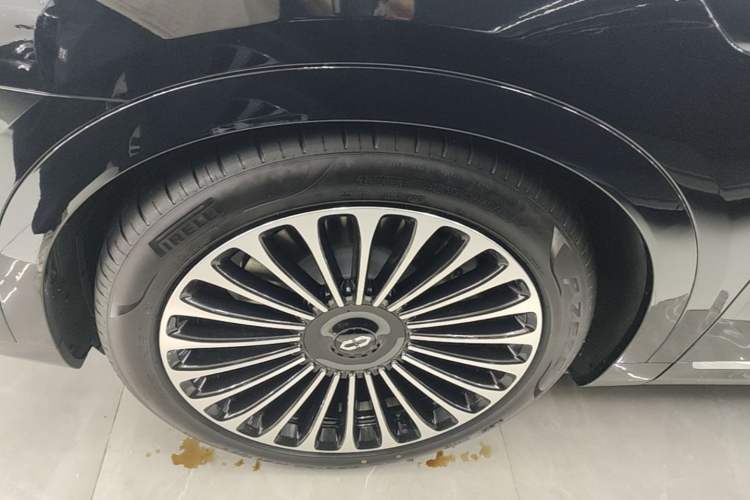 Used Hima AITO M9 2025 Extended-Range Ultra Version 52 kWh 6-Seater Left Front Wheel Hub