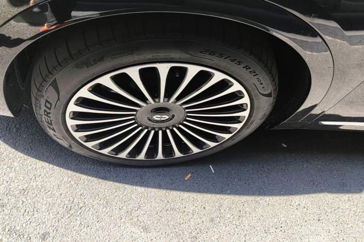 Used Hima AITO M9 2025 Extended-Range Max Version 52 kWh 6-Seater Edition Left Front Wheel Hub