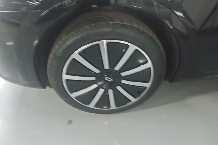 Used Hima AITO M9 2025 Extended-Range Ultra Version 52 kWh 6-Seater Left Front Wheel Hub