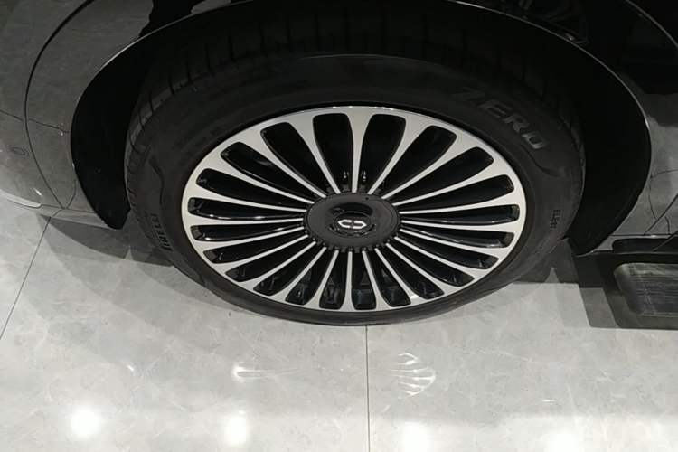 Used Hima AITO M9 2025 Extended-Range Ultra Version 52 kWh 6-Seater Left Front Wheel Hub