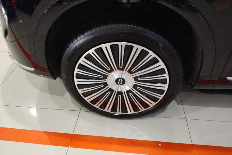 Used Hima AITO M9 2025 Extended-Range Ultra Version 52 kWh 5-Seater Edition Left Front Wheel Hub