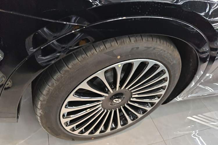 Used Hima AITO M9 2025 Extended-Range Ultra Version 52 kWh 5-Seater Edition Left Front Wheel Hub